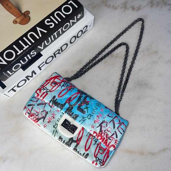 New "Flaunt It" - Multicolored Graffiti Handbag - Picture 7 of 17